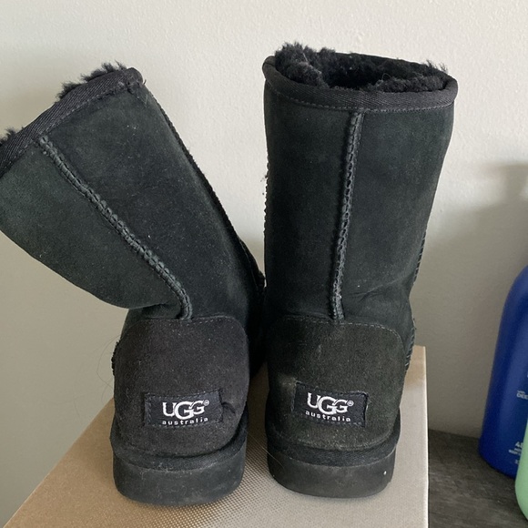 Short USED UGGS - Picture 2 of 2